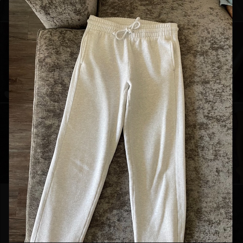 Aritzia TNA Cozy Fleece Light Grey Sweatpants